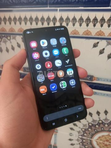 Samsung S22 très neuf