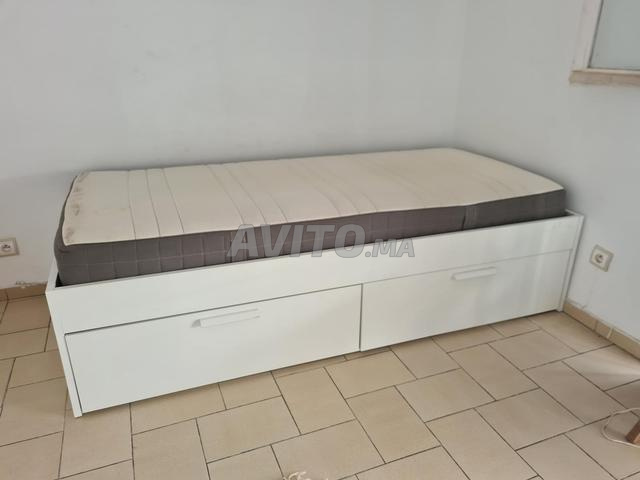 Lit IKEA avec matelas