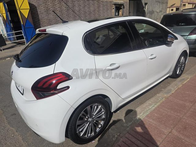 Peugeot 208 - 2
