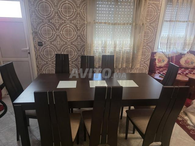 Table avec chaises - 2