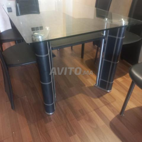 Vente d'une table à manger avec 6 chaises - 2