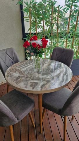 Table à manger avec chaises - 2