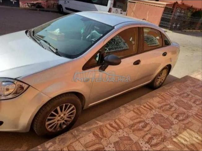 سيارة عائلية في حالة جيدة و جد اقتصادية 