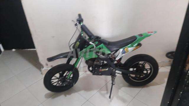 Mini moto cross Kawasaki essence 49cc en bon état