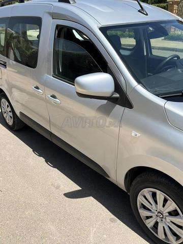 رينو إكسبريس ديزل يدوية 2023 بالدار البيضاء