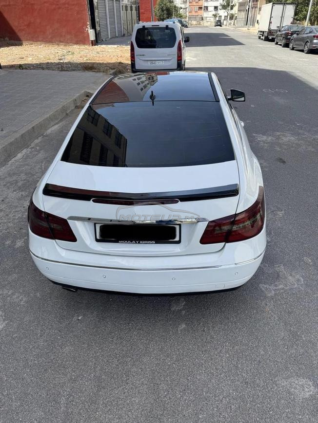 Mercedes E220- (0661751376)