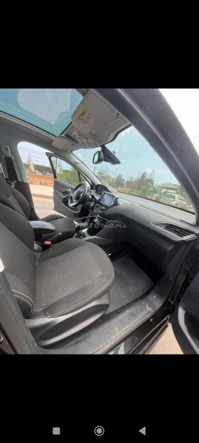 Peugeot 208 black édition 