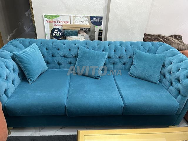 Deux fauteuils avec deux chaises et table - 2