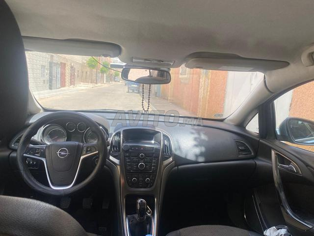 Opel Astra Diesel Manuelle 2012 à Tétouan - 2