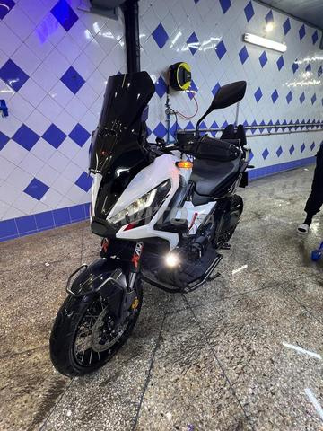 Honda X-Adv 750, très neuve - 2
