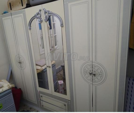 Chambre à coucher encore neuve, lit médical offert gratuitement