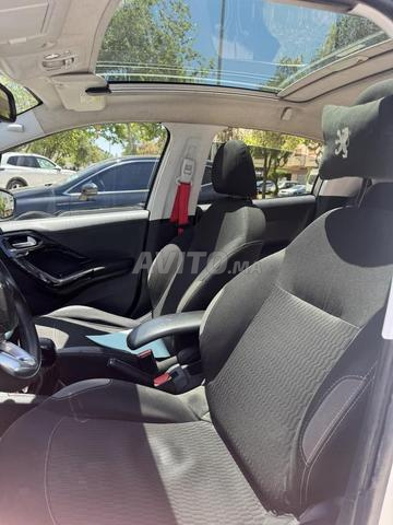 Peugeot 208 Diesel Manuelle 2017 à Tanger