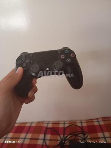PlayStation 4 Slim - 2