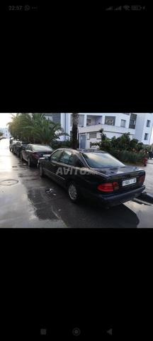 Mercedes Benz 220 modèle 1999dd 2001 la vente 1500