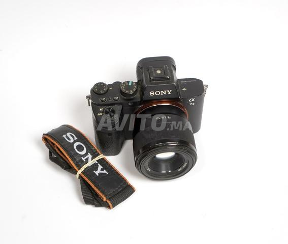 سوني a7 II مع عدسة 50 مم F1.8 بسعر جيد