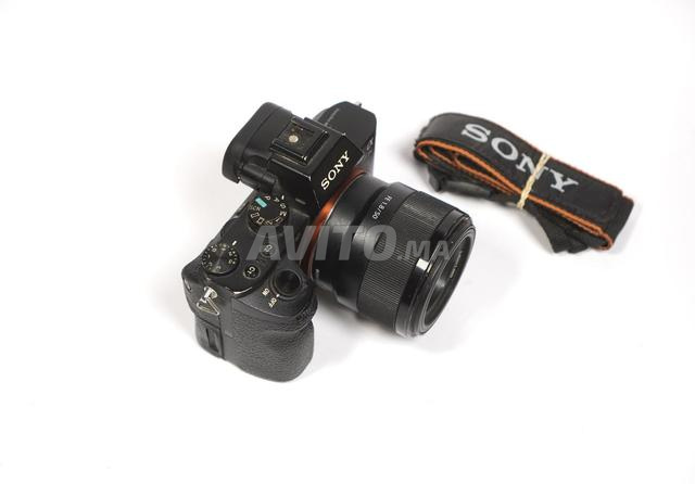Sony a7 II avec objectif 50 mm F1.8 à bon prix - 2