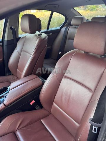 BMW الفئة الخامسة ديزل أوتوماتيك 2011 بالدار البيضاء