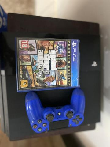 PS4 en très bon état, excellente occasion avec GTA5 neuf offert