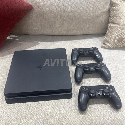PS4 avec 3 manettes originales 512 Go
