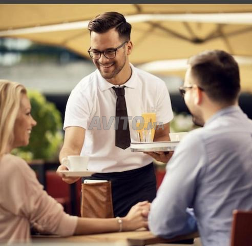 Serveuses serveurs dans vos snacks - 2