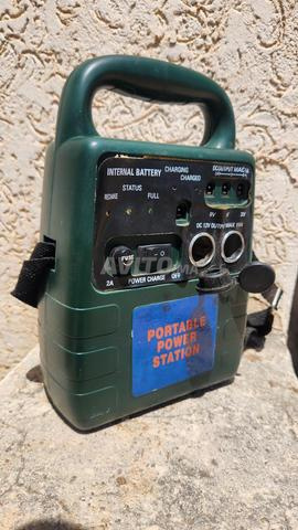 Station de charge portable avec projecteur LED - 2