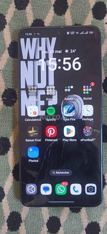 Oppo Reno 11F 5G, encore propre, petite rayure en bas - 2