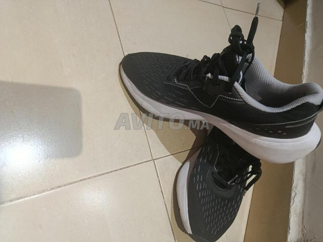 Chaussure noire efficace taille 40 - 2
