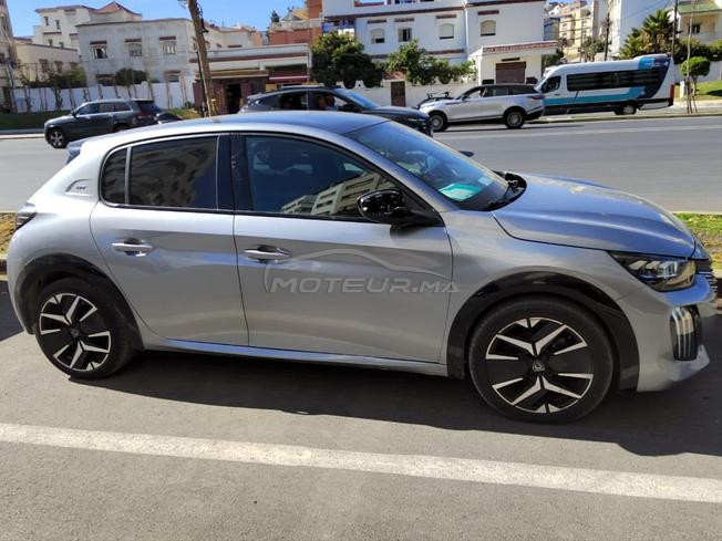 Peugeot 208 Diesel Manuelle 2024 à Tanger