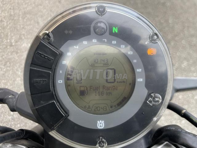 Husqvarna Svartpilen 401 KTM DUKE 390 - 2