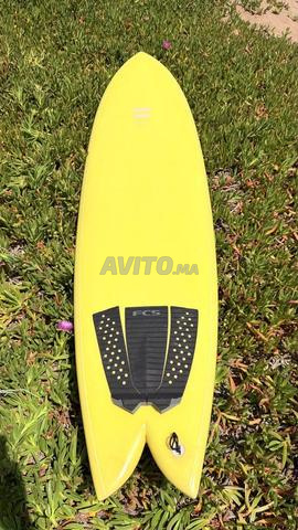 Planche de surf fish twin avec dérives, 7'2