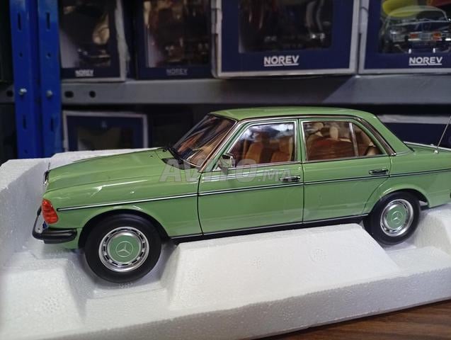 Miniature Mercedes Benz W123 échelle 1/18 - 2