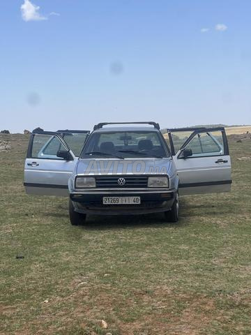 Exposition d'une voiture à vendre - 2