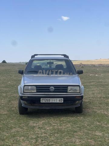 Exposition d'une voiture à vendre