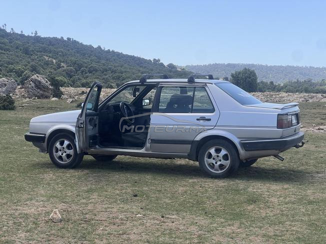 exposition d’une voiture en vente