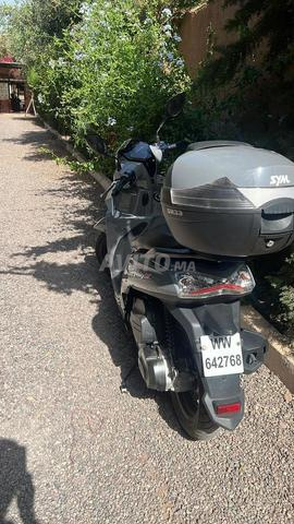 Scooter SYM 200 cc neuf encore en marche - 2
