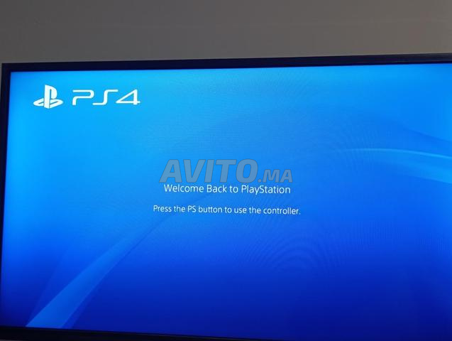 PS4 Slim 1T / 1000 GB, bon état avec une manette - 2