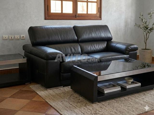 2 كنبة كبيرة مع طاولتين فريدتين - 2