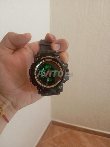 Très jolie montre style sportif