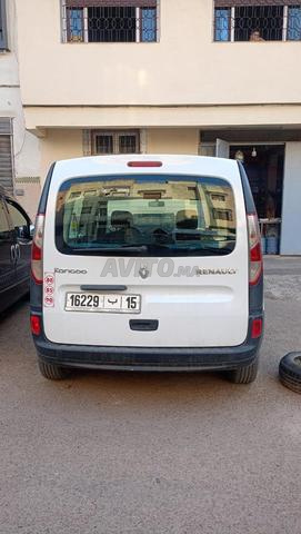Vendeur de voiture en bon état - 2