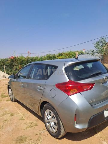 Toyota Auris Diesel en bon état - 2