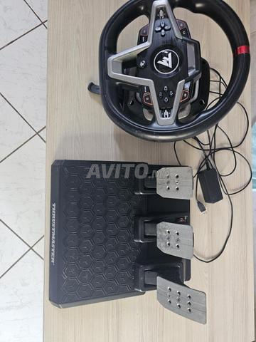 Volant pédalier Thrustmaster