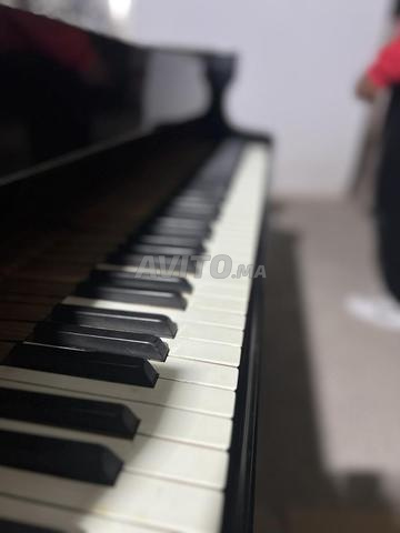 بيع بيانو كبير بحالة ممتازة