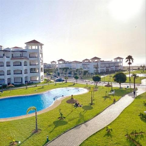 شقق جميلة على البحر مع مسابح ومناظر خضراء - 2