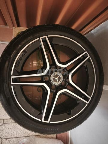 Jantes et pneus Mercedes AMG 18 pouces en bon état