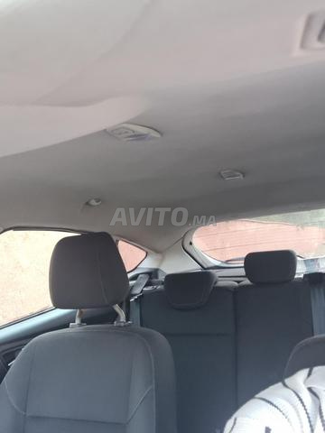 Voiture fiable et économique, propre - 2