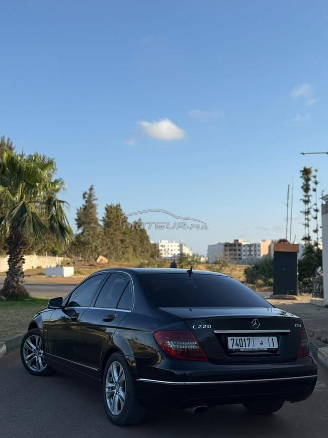 سيارة مرسيدس نقية