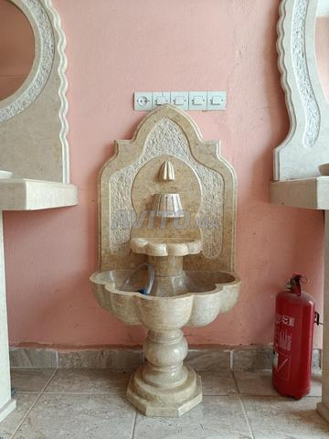 Fontaine murale en marbre avec petite Pompe