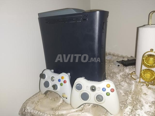 Xbox 360 avec deux manettes