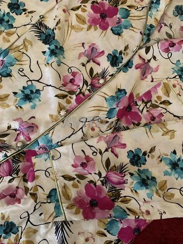 Pyjama femme en satin décoré de fleurs - 2