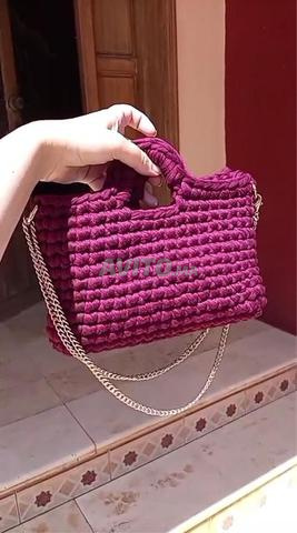 حقيبة كروشيه مصنوعة يدوياً